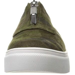 Madden Girl Kudos Slip-On Sneakers camouflage